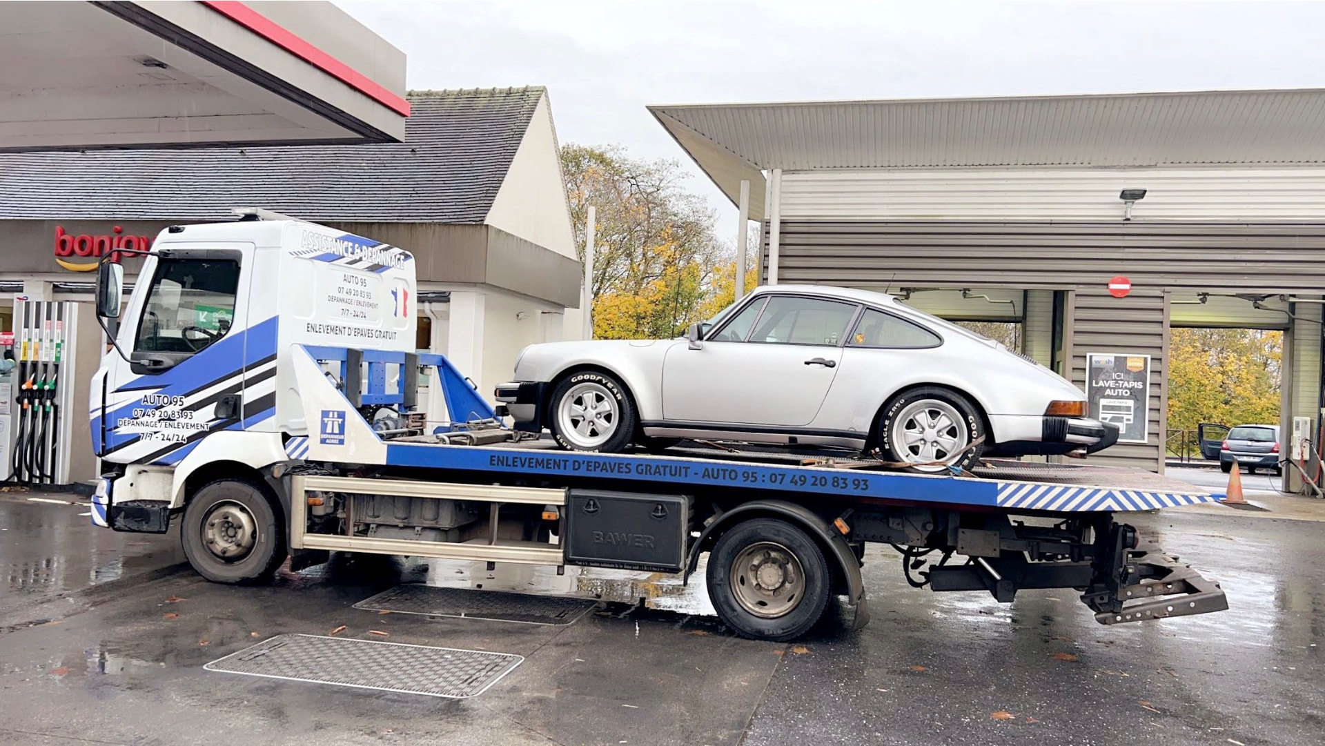 Remorquage d'une voiture de collection Porsche par Depannage Auto 95