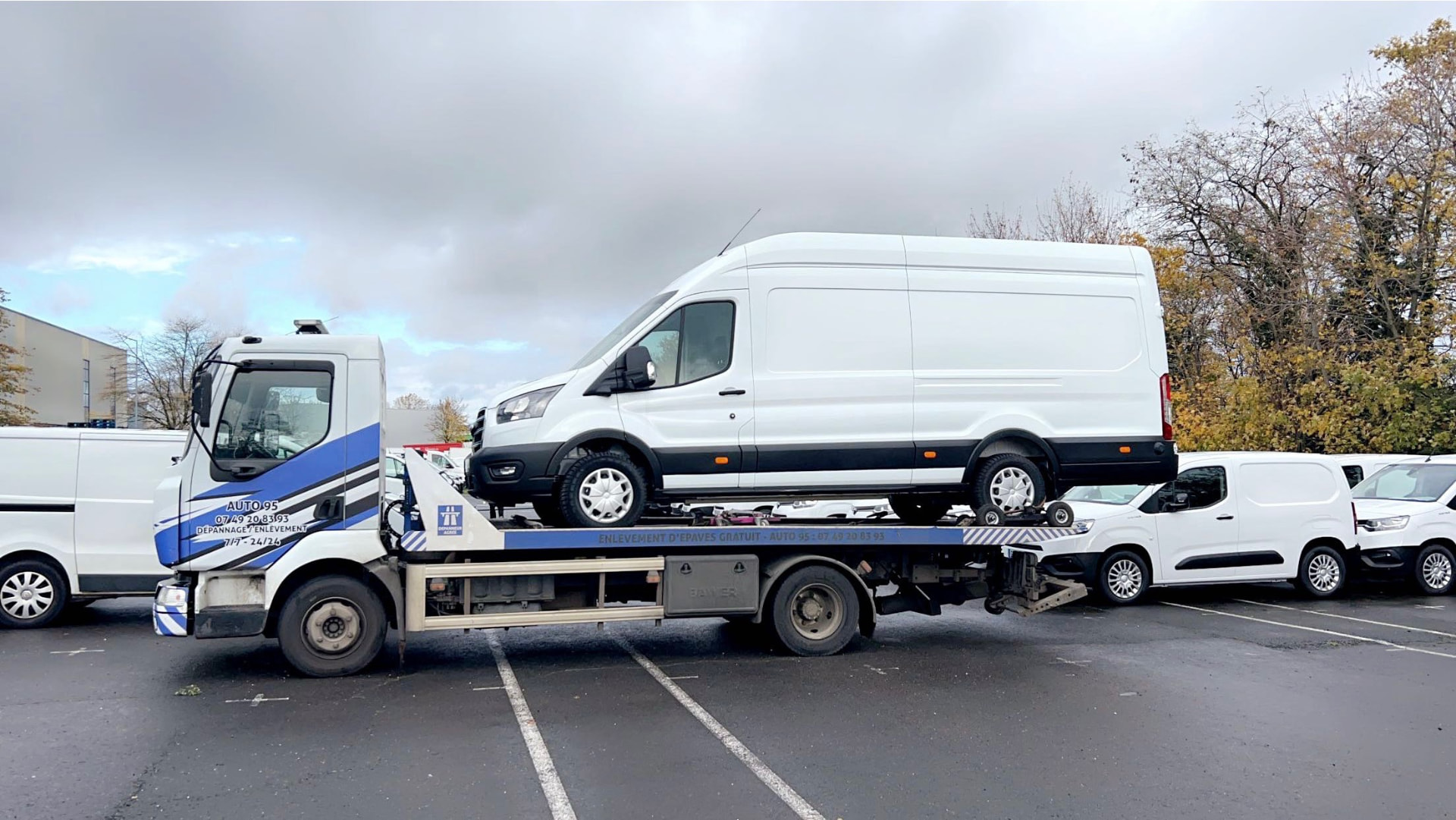 Transport d'une camionnette sur plateau par Depannage Auto 95